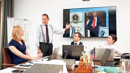 Make Donald small again? Für den anstehenden Besuch des US-Präsidenten Donald Trump in Berlin sitzt ein hoch qualifiziertes Team (v.l.n.r. Constanze Behrends, Joachim Paul Assböck, Daniel Wiemer, Sabine Vitua) an der Planung. Foto: ZDF/Hübner