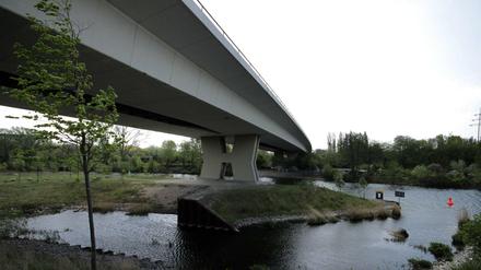 Die Fahrbahn der Rudolf-Wissell-Brücke wird während der Sommerferien 2018 saniert. 