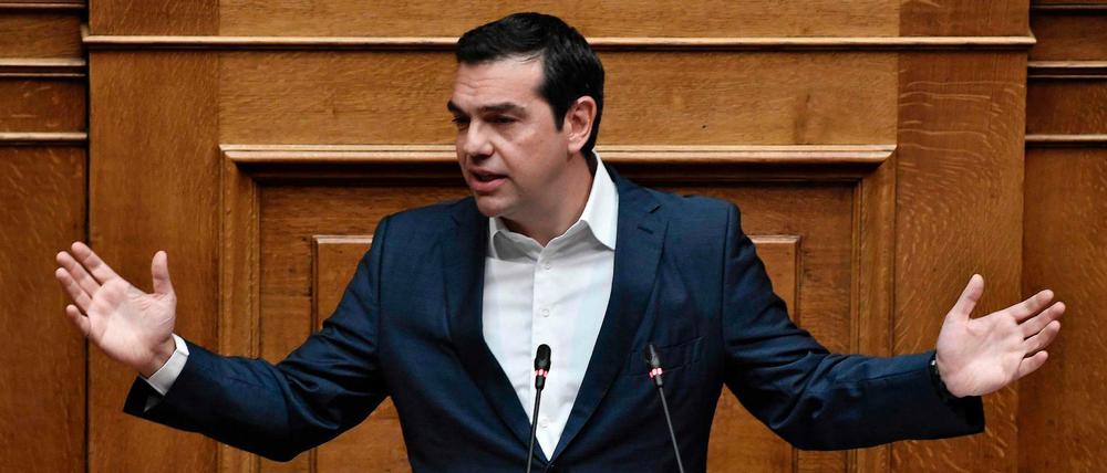 Regierungschef Alexis Tsipras - hier bei der jüngsten Parlamentsdebatte über die Wirtschaft und die Eurogruppen-Beschlüsse - kann nicht mehr auf seine Koalitionspartner bauen.
