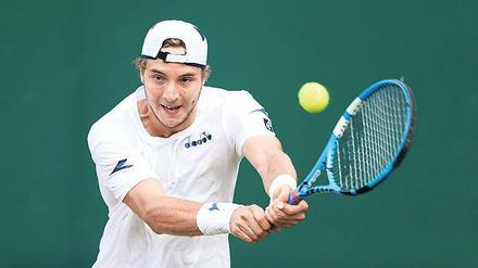 Vor dem großen Schlag? Jan-Lennard Struff in Aktion. In Wimbledon trifft er auf Tennis-Legende Roger Federer.