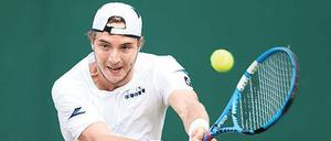 Vor dem großen Schlag? Jan-Lennard Struff in Aktion. In Wimbledon trifft er auf Tennis-Legende Roger Federer.