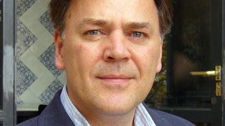 Thomas Brovot lebt als freier Übersetzter in Berlin.