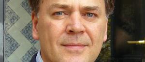 Thomas Brovot lebt als freier Übersetzter in Berlin.