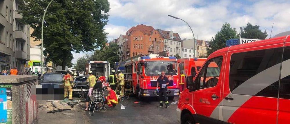 Am S-Bahnhof Sonnenallee kam es am Dienstagvormittag zu einem schweren Verkehrsunfall
