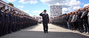 Der Chef nimmt Abschied von der Truppe.