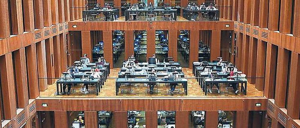 Gelesen. Die Unis vertrauen darauf, dass Gutachtende bei der Lektüre einer Arbeit Plagiate entdecken.