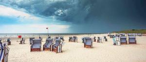 Fußläufig zum Strand. Ein Zimmer mit versprochenem „Meerblick“ kann auch an einer Steilküste oder am Hafen liegen. 