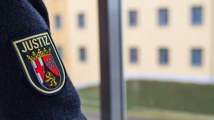 Ermittlungen gegen JVA-Mitarbeiter laufen.