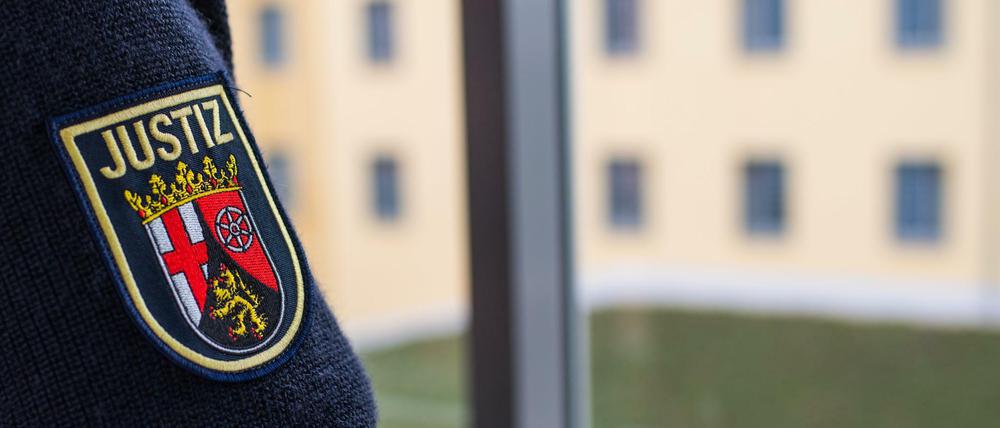 Ermittlungen gegen JVA-Mitarbeiter laufen.