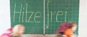 Weil die Klassenräume zu heiß sind, fallen regelmäßig Stunden aus. 