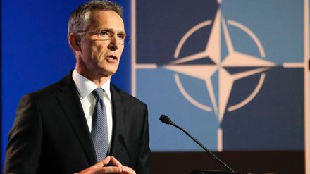 Auch Nato-Generalsekretär Jens Stoltenberg hat kurz vor dem Gipfel die Entwicklung der Verteidigungsausgaben in Deutschland kritisiert. 