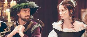 Keine Chance: Graf Johan von Oxenstierna (Lucas Bryant) möchte Königin Kristina Wasa (Malin Buska) heiraten. 