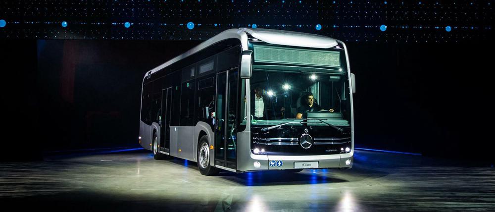 Späte Premiere. Daimler stellte den eCitaro , seinen ersten komplett elektrischen Stadtbus, in Mainz vor.