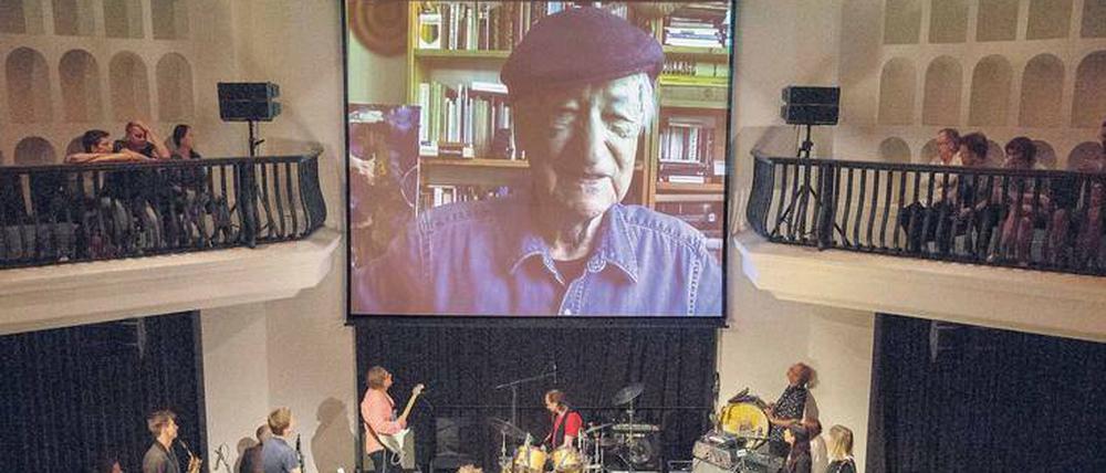 Abwesend anwesend. Jonas Mekas mit Skype-Botschaft im Weddinger Silent Green.