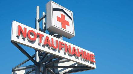 Die Zeiten, da jeder einen Hausarzt hatte und dieser auch rund um die Uhr erreichbar war, sind vorbei. Aber wohin, wenn es wehtut? Wo das nächste Krankenhaus ist, weiß jeder. Und viele fahren hin, doch nicht selten ginge es auch anders. Foto: dpa/Jens Wolf