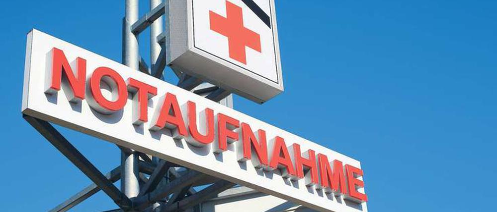 Die Zeiten, da jeder einen Hausarzt hatte und dieser auch rund um die Uhr erreichbar war, sind vorbei. Aber wohin, wenn es wehtut? Wo das nächste Krankenhaus ist, weiß jeder. Und viele fahren hin, doch nicht selten ginge es auch anders. Foto: dpa/Jens Wolf