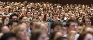 Studierende sollten vor einem Kredit andere Finanzierungsformen prüfen, rät das CHE.