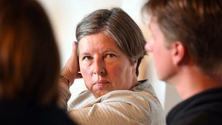 Stadtentwicklungssenatorin Katrin Lompscher (Linke) ist derzeit im Urlaub - in Berlin spricht man trotzdem über sie.