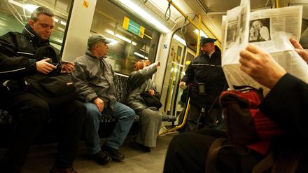 Kontrolle in einer Berliner U-Bahn (Symbolbild)
