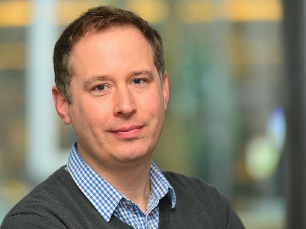 Patrick Gensing, 44, ist durch seine Arbeit selbst zum Objekt zahlloser Verschwörungstheorien geworden.