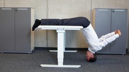 "Da ich mit meinen drei Studios mehr als eine Brutzelbude leite, weiß ich, wie man Yoga so aufbereitet, dass auch reservierte Anzugträger in klimatisierten Konferenzräumen etwas mitnehmen."