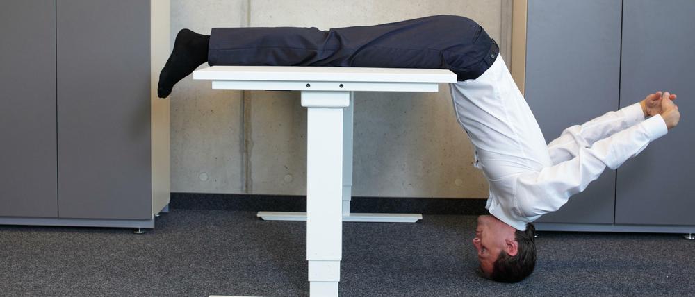 "Da ich mit meinen drei Studios mehr als eine Brutzelbude leite, weiß ich, wie man Yoga so aufbereitet, dass auch reservierte Anzugträger in klimatisierten Konferenzräumen etwas mitnehmen."