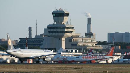 Ein halbes Jahr nach der Eröffnung des BER soll der Flughafen Tegel eigentlich schließen.