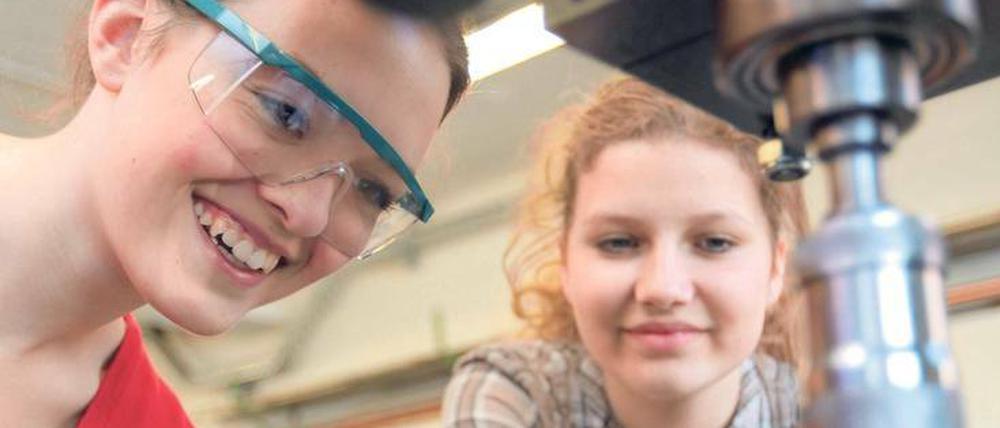 Attraktivitätsverlust. Am „Girlsday“ sind Ausbildungsberufe für Schüler noch interessant, 46 Prozent entscheiden sich dann aber doch für die akademische Laufbahn. 