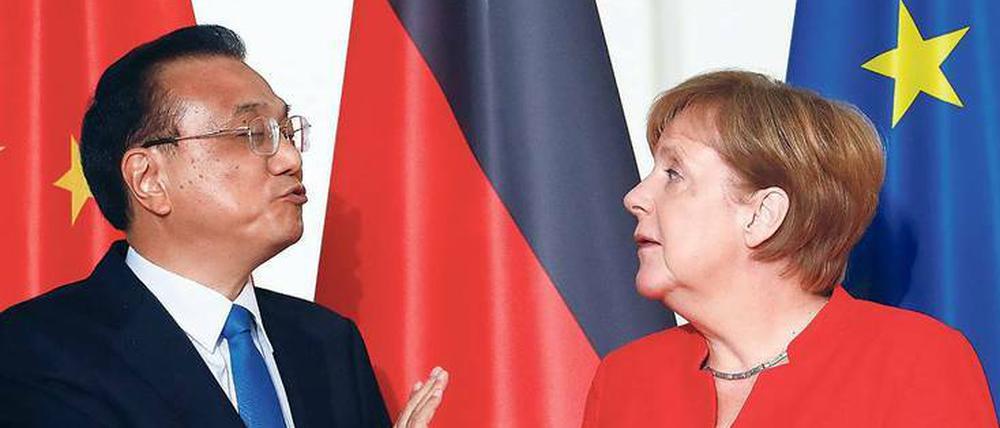 Zeichensprache. Chinas Ministerpräsident Li Keqiang verspricht mehr Investitionen, Bundeskanzlerin Angela Merkel fordert einen besseren Marktzugang für deutsche Unternehmen.