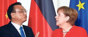 Zeichensprache. Chinas Ministerpräsident Li Keqiang verspricht mehr Investitionen, Bundeskanzlerin Angela Merkel fordert einen besseren Marktzugang für deutsche Unternehmen.