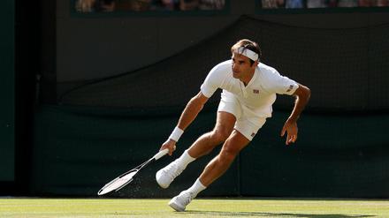 Rausgerutscht. Roger Federer verliert den Halt und das Spiel gegen Kevin Anderson.