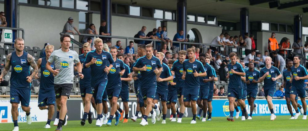 Frisch in die Saison: Die Spieler von hertha BSC, hier beim offiziellen Trainingsauftakt von Hertha BSC zur Saison 2018/2019 im Stadion auf dem Wurfplatz.
