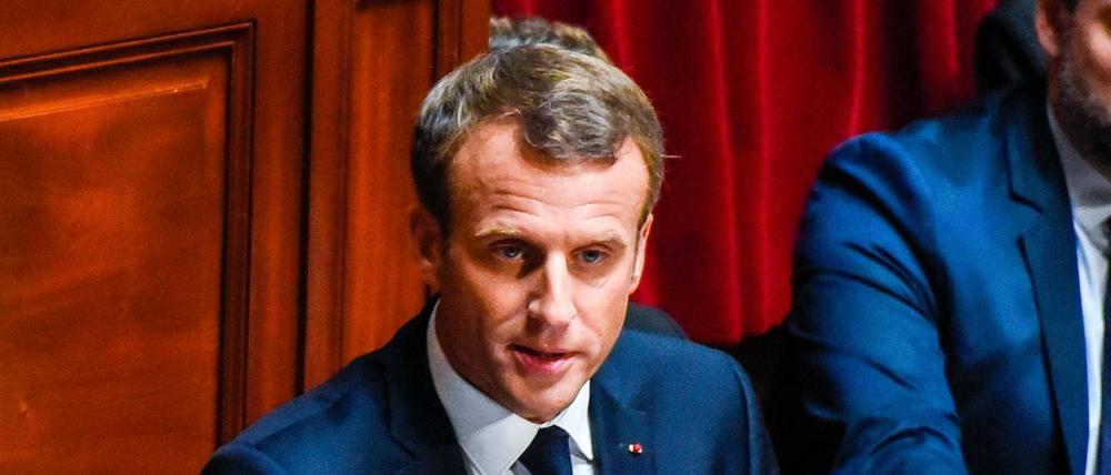 Emmanuel Macron spricht vor dem französischen Parlament.