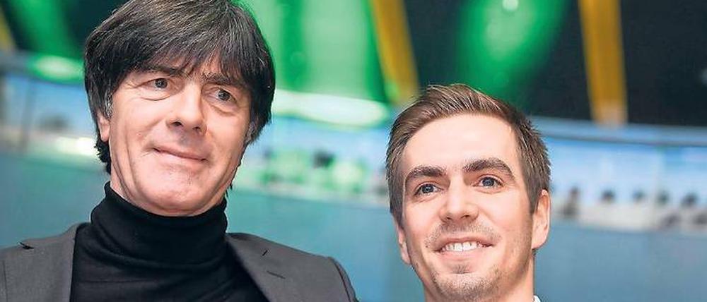 Eigentlich eng verbunden: Jogi Löw und Philipp Lahm. Jetzt hagelt es Kritik vom Eleven.