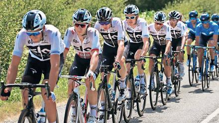 Plötzlich zu acht. Der Sky-Rennstall um den Tour-Favoriten Chris Froome (Dritter von links) hat sein Team für Frankreich nun anders zusammengestellt. 