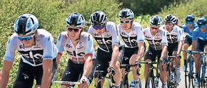 Plötzlich zu acht. Der Sky-Rennstall um den Tour-Favoriten Chris Froome (Dritter von links) hat sein Team für Frankreich nun anders zusammengestellt. 