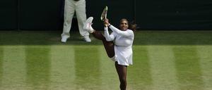 Hoch das Bein: Serena Williams zeigt sich in ihrem vierten Grand-Slam-Turnier nach der Babypause in Topform.
