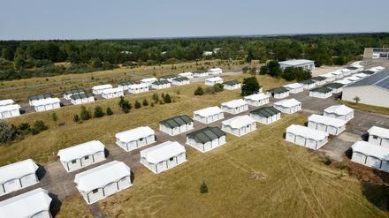 Eine Zeltstadt in Brandenburg: Paul Romer schlägt komplett neue Städte für Migranten vor.