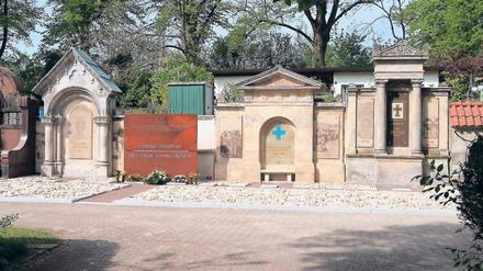 Gedenkort. Vor zehn Jahren begann die Suche nach einem Erinnerungsort, gefunden wurde er auf dem Luisenkirchhof III in Charlottenburg. In dem Bezirk gibt es die meisten Schnittstellen deutsch-preußischer und osmanisch-türkischer Geschichte. 
