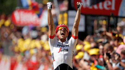 Hoch die Fäuste. John Degenkolb (Trek-Segafredo) gewinnt die neunte Etappe der Tour.
