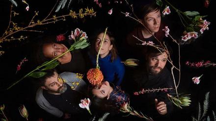 Organisiertes Chaos. Mit ihrem neuen Album "Lamp Lit Prose" setzen die Dirty Projectors zu einem Feuerwerk der Reminiszenzen an.