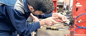 Glück gehabt. Mahmoud Al Abdulah aus Aleppo in Syrien hat in der Ausbildungswerkstatt der Deutschen Bahn in Schöneweide eine Berufsausbildung beginnen können. 