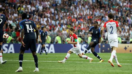 Paul Pogba trifft zum 3:1 für Frankreich.