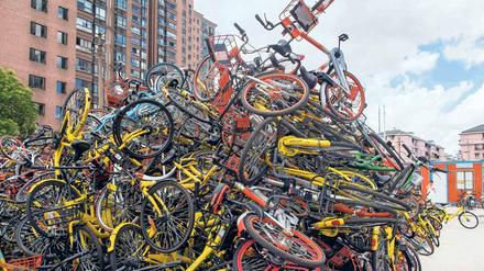 Kein Vorbild: Eingesammelte Leihfahrräder in Shanghai 