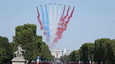 Die Trikolore über dem Champs-Elysees: Nicht ganz die reine Farblehre 