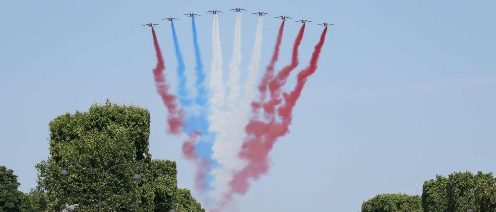 Die Trikolore über dem Champs-Elysees: Nicht ganz die reine Farblehre