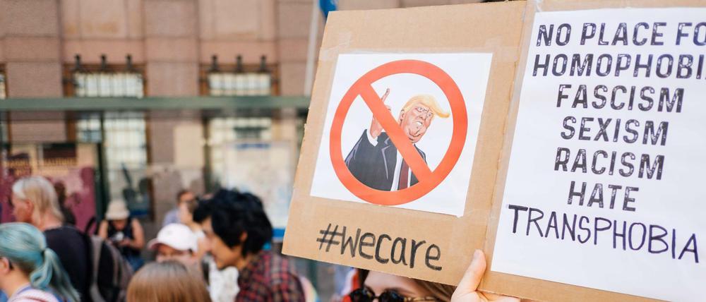 Tausende protestierten vor Beginn des Gipfels in Helsinki gegen Trump und Putin.