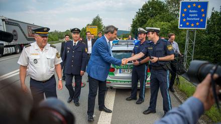Markus Söder am Grenzübergang Kirchdorf.