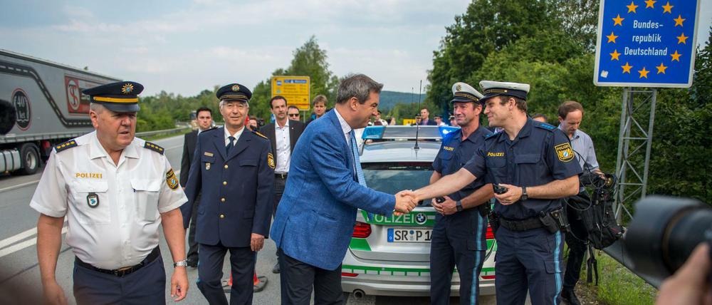 Markus Söder am Grenzübergang Kirchdorf.