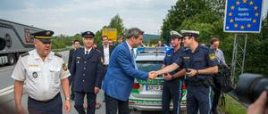 Markus Söder am Grenzübergang Kirchdorf.